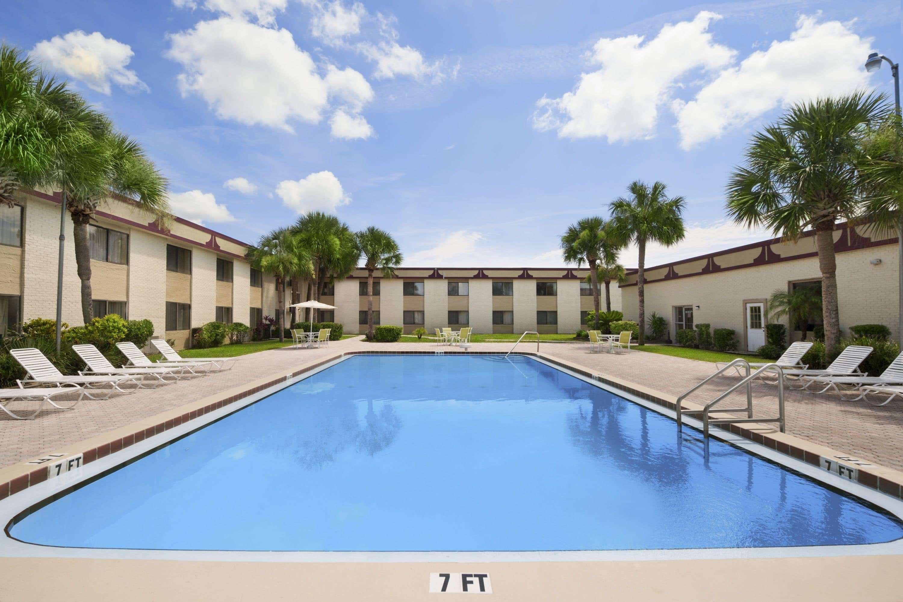 Space Coast Hotel Titusville-Kennedy Space Center Экстерьер фото