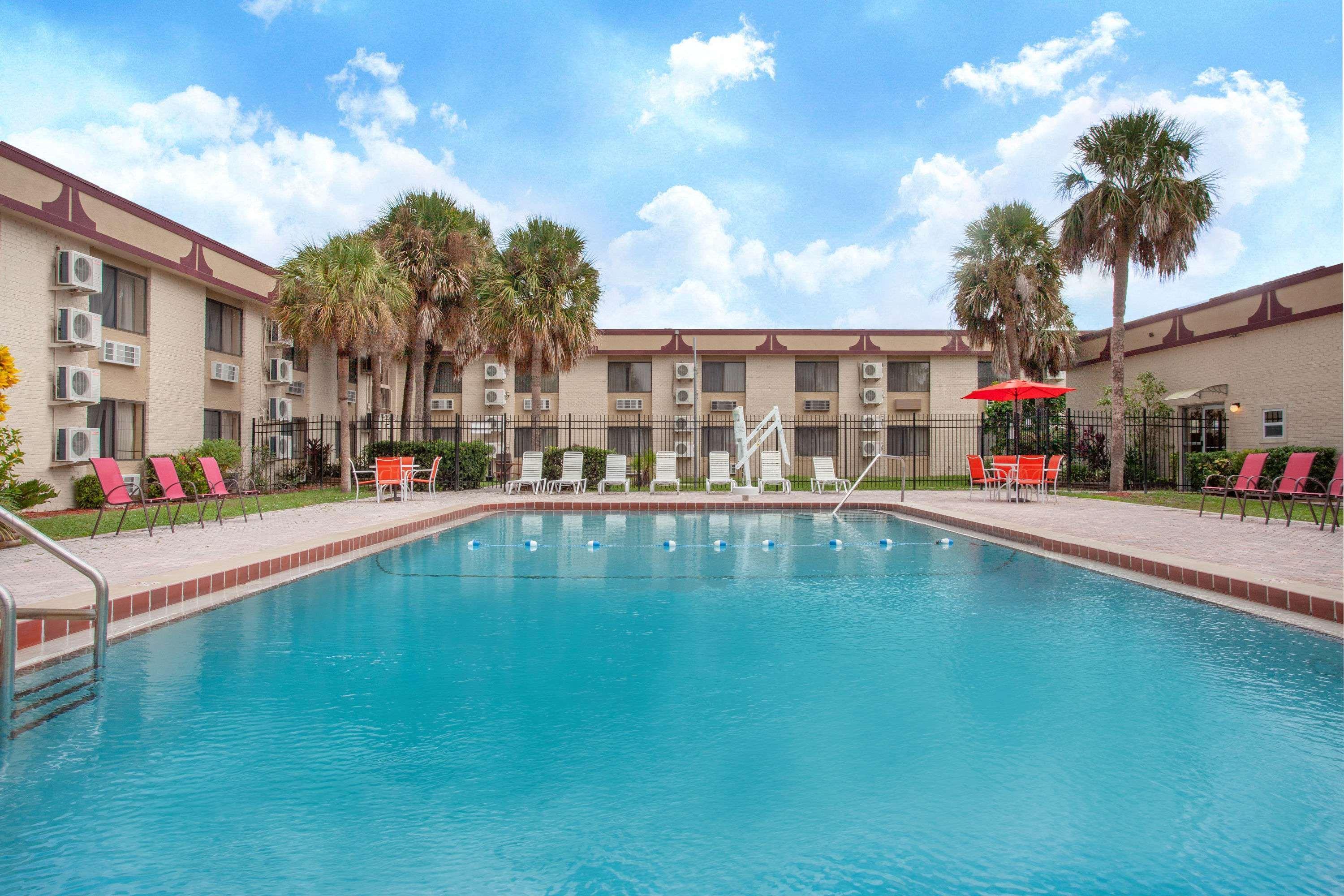 Space Coast Hotel Titusville-Kennedy Space Center Экстерьер фото
