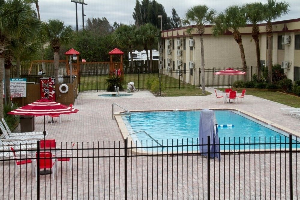 Space Coast Hotel Titusville-Kennedy Space Center Экстерьер фото