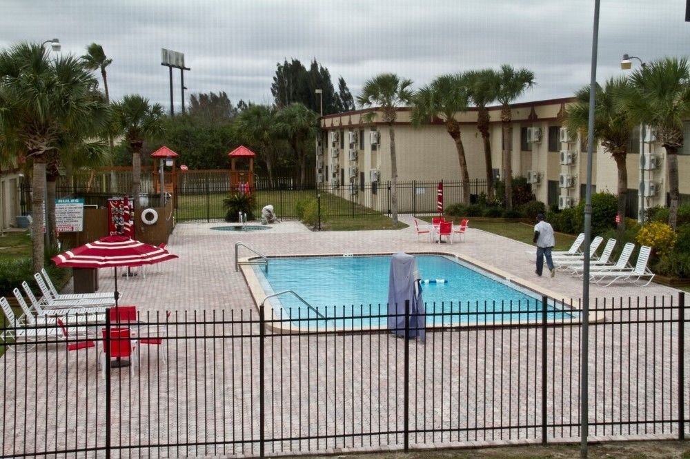 Space Coast Hotel Titusville-Kennedy Space Center Экстерьер фото